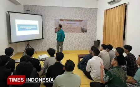 Pemberdayaan Pemuda Desa melalui Pelatihan Pembuatan Silase sebagai Solusi Pakan Ternak di Desa Pakel