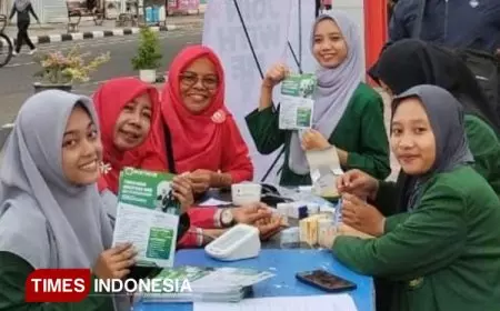 Wujud Mengabdi, Mahasiswa Akafarma Sunan Giri Ponorogo Rutin Cek Kesehatan Gratis untuk Masyarakat
