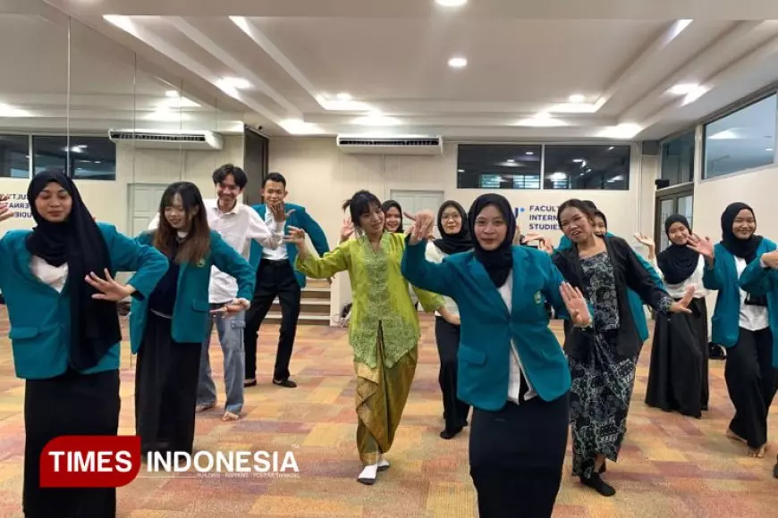 Mahasiswa FEB UNISMA Laksanakan Program Pengenalan Tari Tradisional di Thailand