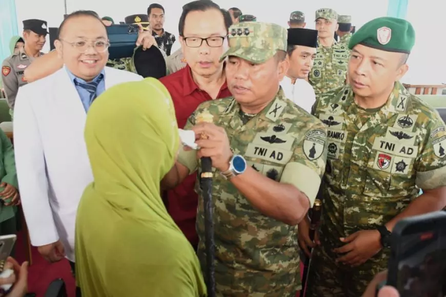 Danrem 083: TNI Hadir untuk Terangi Kembali Penglihatan Rakyat Lewat Operasi Katarak Massal di Pasuruan