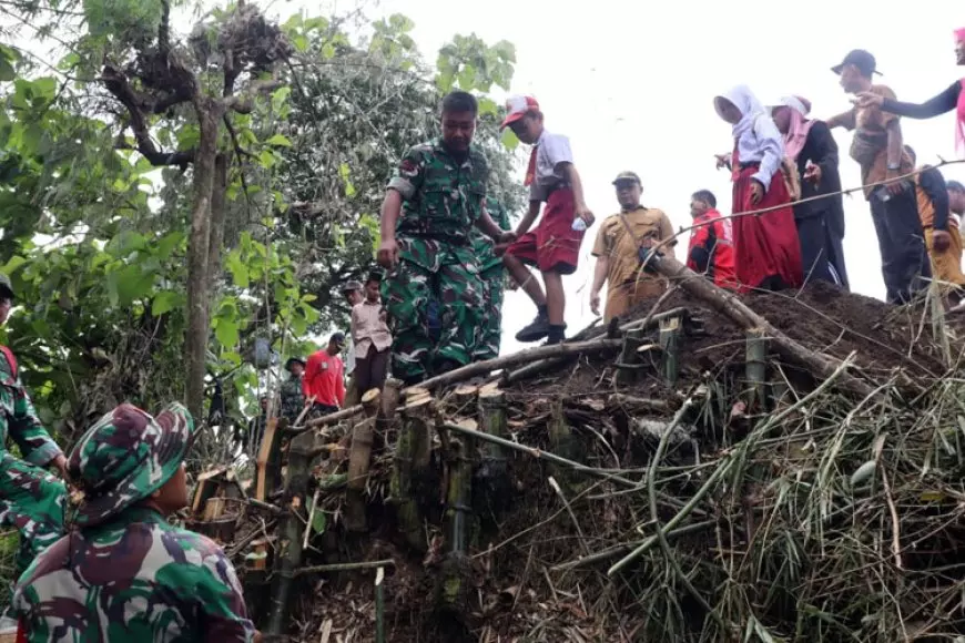 Kodim 0809 Kediri Bangun Jembatan Gantung Garuda di Timur Kediri, Hubungkan 2 Kecamatan Ini