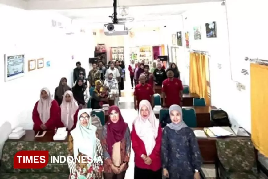 Tim Abdimas UNIPMA Melakukan Pendampingan Program E-BISSIK bagi Guru dan Orang Tua Siswa di SLBN Banjarsari Wetan