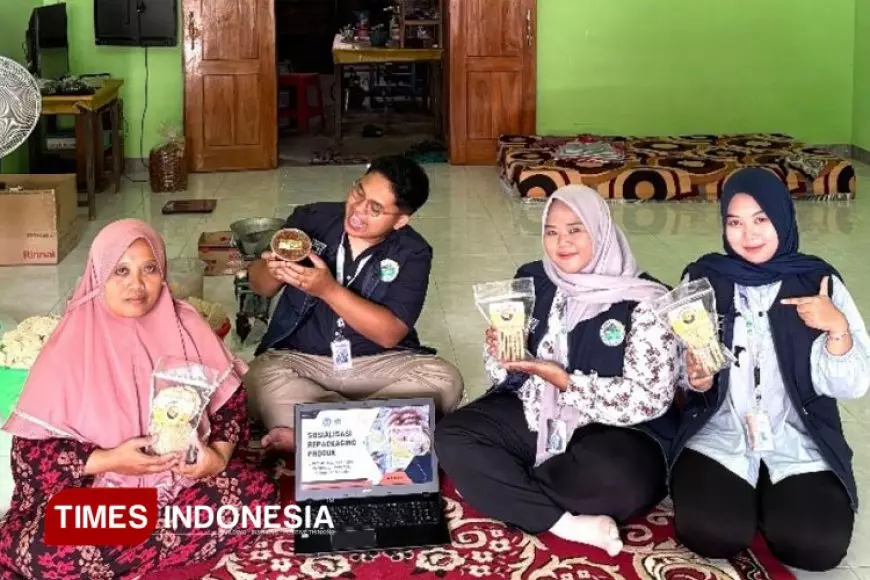 Angkat Kearifan Lokal, KKN-T UNIPMA Kelompok 23 Sosialisasi Repackaging Rengginang Besek Tradisional Desa Kedungjati