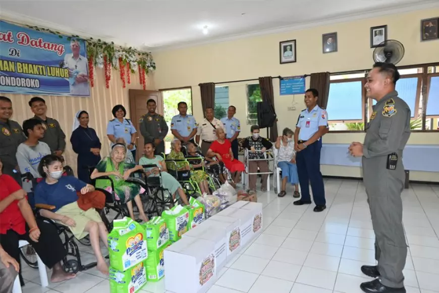 Sambut Natal, Lanud Abd Saleh Gelar Bakti Sosial dan Anjangsana