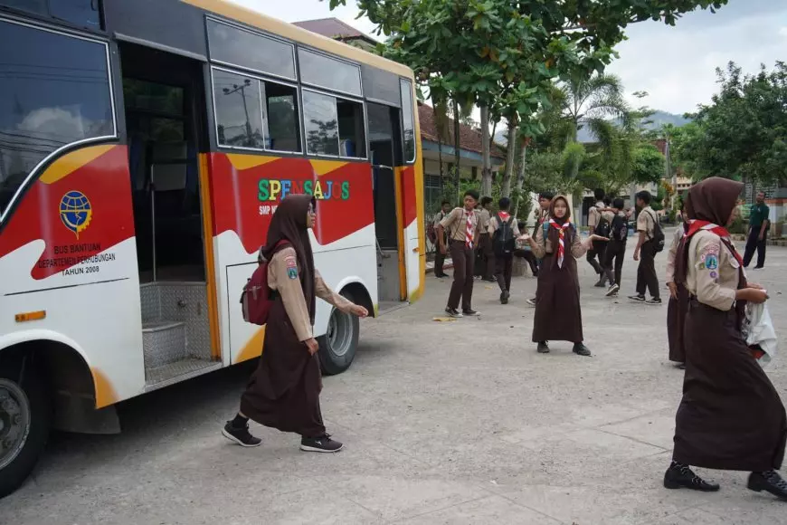 Bus Sekolah Tekan Keterlambatan Siswa SMPN 1  Arjosari Pacitan, Orang Tua Kini Lebih Tenang