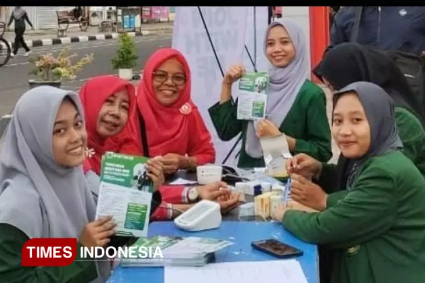 Wujud Mengabdi, Mahasiswa Akafarma Sunan Giri Ponorogo Rutin Cek Kesehatan Gratis untuk Masyarakat