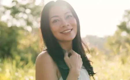 Lewat “(Jangan) Jatuh Cinta”, Dee Lestari Rilis Single Baru Setelah 17 Tahun