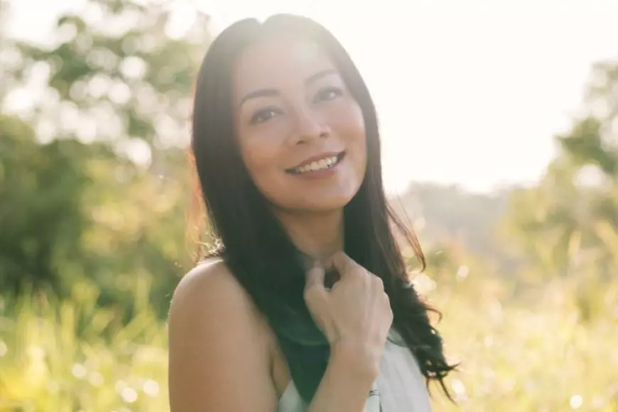 Lewat “(Jangan) Jatuh Cinta”, Dee Lestari Rilis Single Baru Setelah 17 Tahun