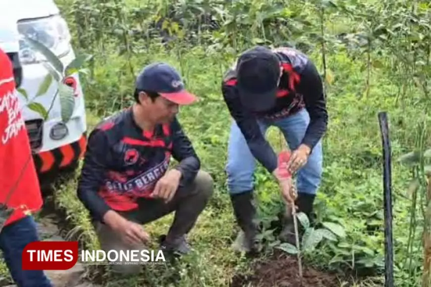Wujudkan Harmoni Tri Hita Karana, PDI Perjuangan Jember Tanam 1.053 Pohon