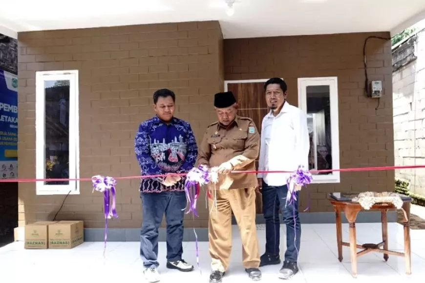 Bupati Malang Resmikan Rumah Layak Huni Hasil Program Bedah Rumah