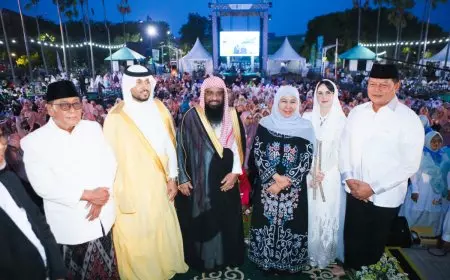 Gubernur Khofifah Berbuka Bareng Atase Agama Kedubes Arab Saudi dan Ribuan Warga