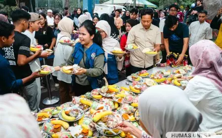 Wujud Kepedulian, Unesa Bagikan 2500 Paket Buka Puasa Gratis Tiap Hari Ramadan 2026
