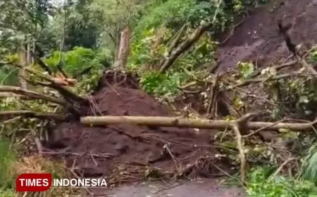 Longsor di Kaligedang Ijen Bondowoso Tutup Akses Antar Dusun