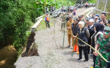 Gubernur Khofifah Turun Langsung Tinjau Banjir Probolinggo, Petakan Skala Prioritas Intervensi