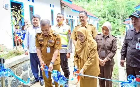 Gubernur Jateng dan Bupati Banjarnegara Resmikan Huntap Warga Terdampak Tanah Bergerak
