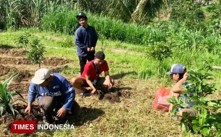 Kelompok 6 KSM-T UNISMA HIjaukan Desa, Aksi Nyata Tanam Pohon untuk Masa Depan Lingkungan