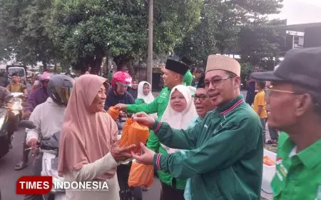 PKB Sidoarjo Turun ke Jalan Bagikan Takjil, Ramadan Momentum Perkuat Kebersamaan