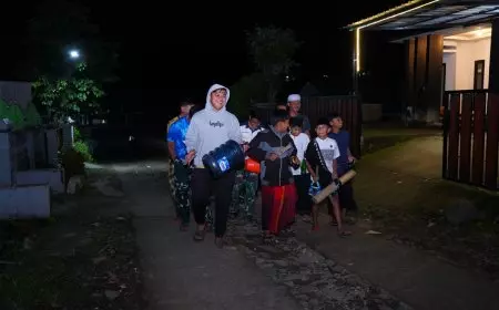 Satgas TMMD Ke-127 Kodim 0808 Blitar Pererat Kebersamaan Warga Desa Krisik Lewat Gema Sahur