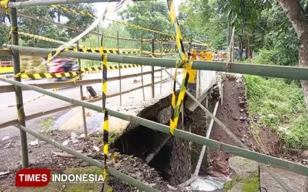Setelah Sentong, Plengsengan Jembatan Kauman Akses Bondowoso–Jember Longsor
