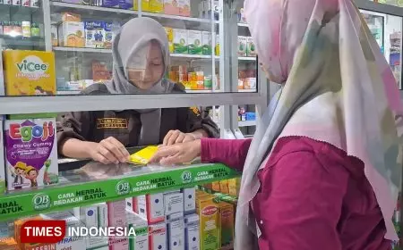 Cetak Tenaga Profesional, Mahasiswa Akafarma Sunan Giri Ponorogo Diterjunkan Praktik di Apotek