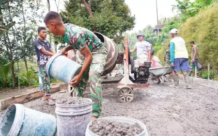 TMMD ke-127 Kodim 0808 Blitar, Pengecoran Rabat Jalan di Desa Krisik Capai Progres Signifikan