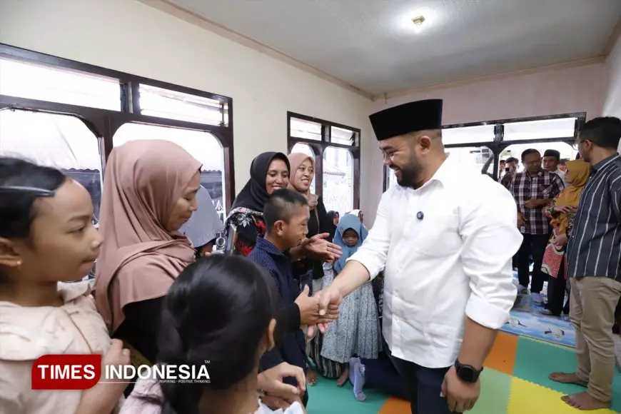 Wawali Batu Salurkan Paket Sembako untuk Warga dan ABK di Bulukerto