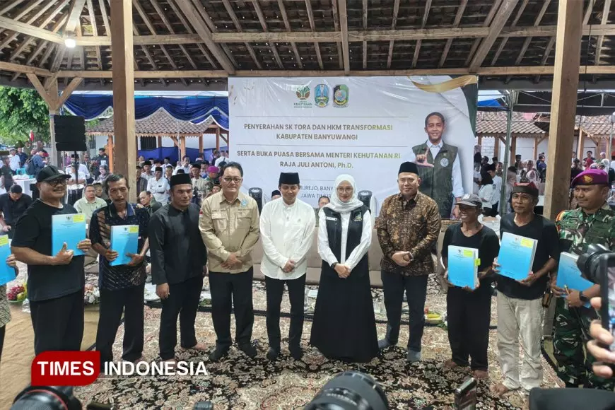 Hutan untuk Ekonomi Rakyat, Menhut Raja Juli Bagikan SK TORA dan HKm di Banyuwangi
