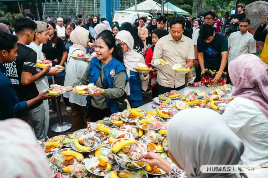 Wujud Kepedulian, Unesa Bagikan 2500 Paket Buka Puasa Gratis Tiap Hari Ramadan 2026