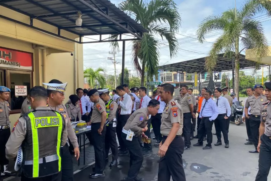 Usai Gelar Apel, Ratusan Personel Polresta Banyuwangi Dites Urine Mendadak