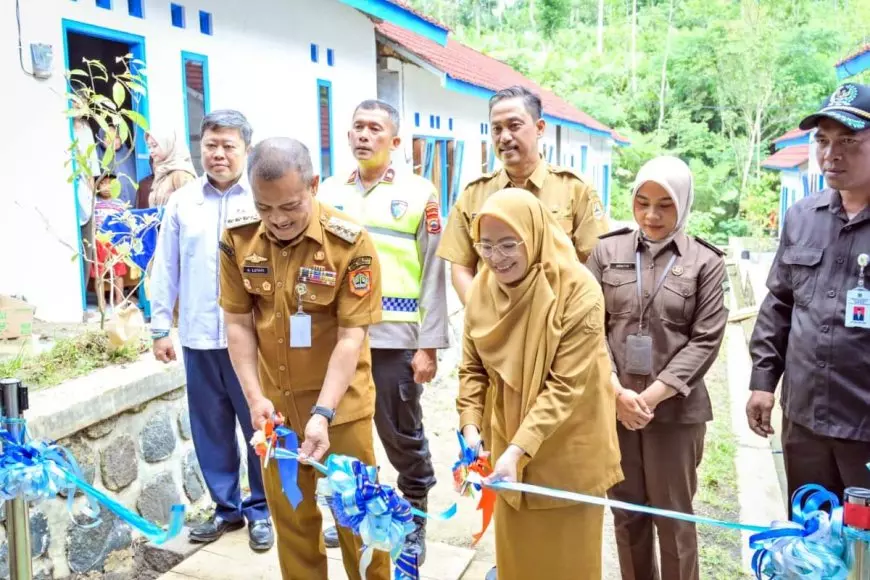 Gubernur Jateng dan Bupati Banjarnegara Resmikan Huntap Warga Terdampak Tanah Bergerak