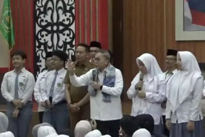 Sosialisasi MBG di MAN 2 Kota Malang, Menko Pangan Jelaskan Parameter Makan Bergizi