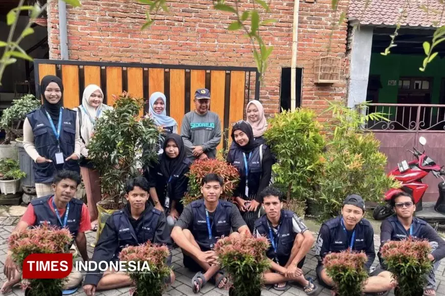 Mahasiswa KSM-T UNISMA Hijaukan Jalan Dusun Dumpul, Antisipasi Erosi dan Longsor