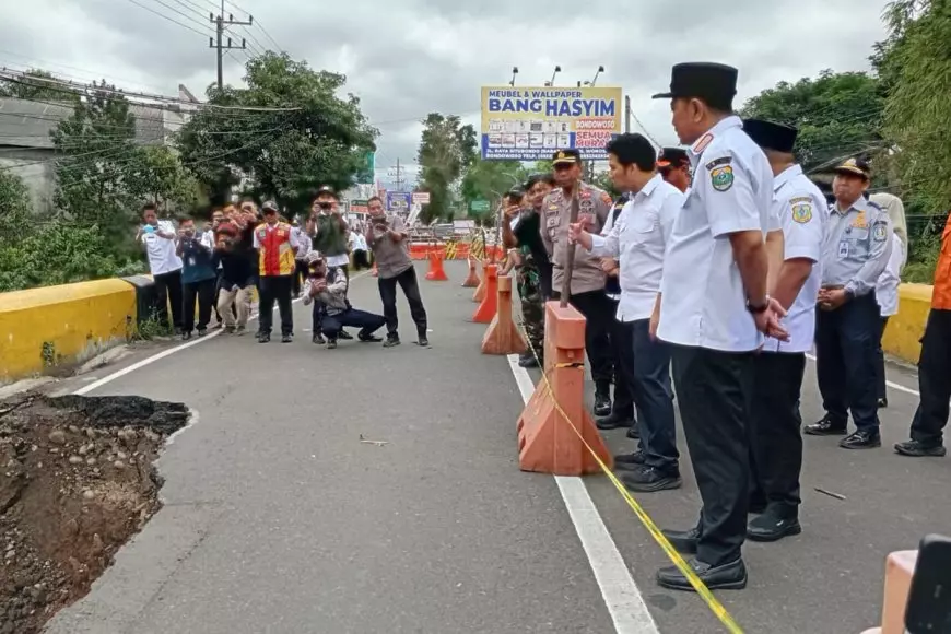 Wagub Emil Sebut Jembatan Ambles di Bondowoso Akan Dibangun Ulang dengan Nilai Rp17,5 M
