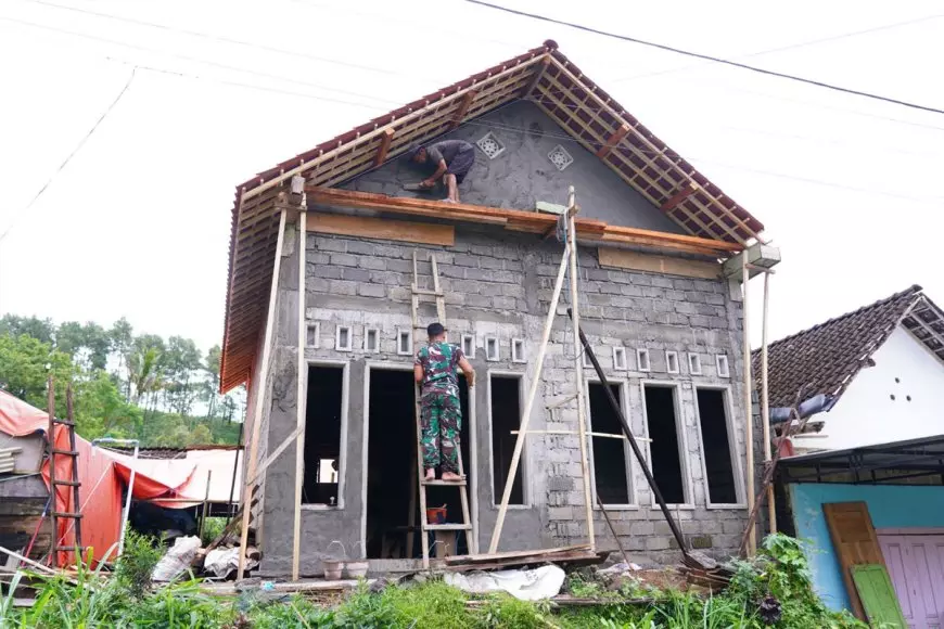 TMMD Ke-127 Kodim 0808 Blitar Renovasi RTLH Warga di Desa Krisik