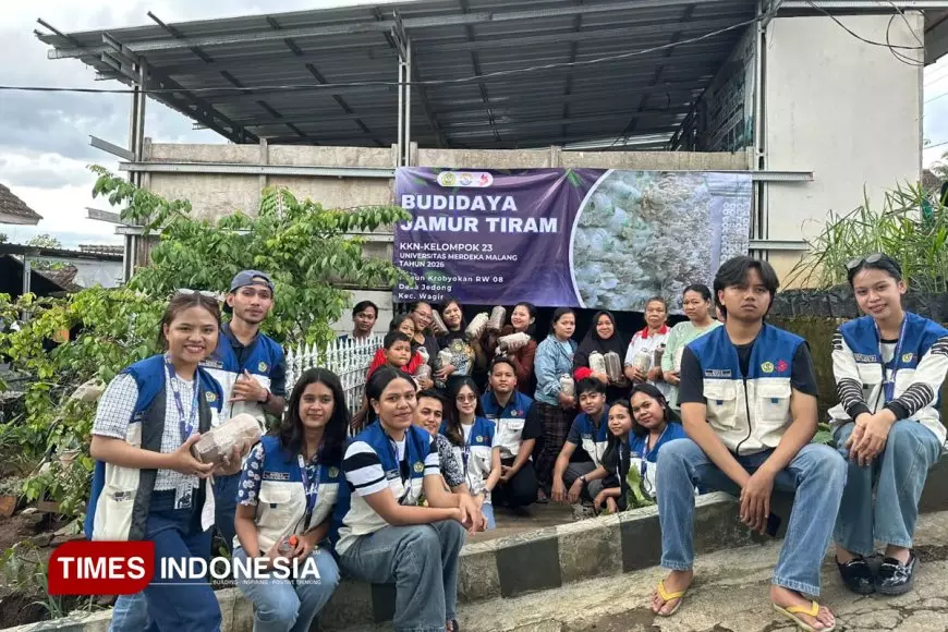 Mahasiswa KKN UNMER Bangun Kumbung Jamur, Dorong Kemandirian Ekonomi Warga Dusun Krobyoan