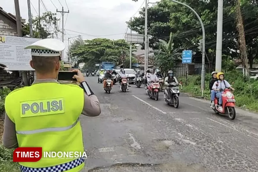 Tingkatkan Akuntabilitas, Satlantas Polres Rembang Terapkan E-Tilang Berbasis Handheld