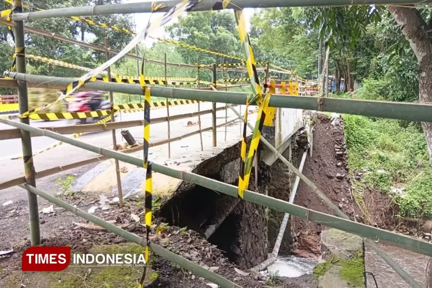 Setelah Sentong, Plengsengan Jembatan Kauman Akses Bondowoso–Jember Longsor