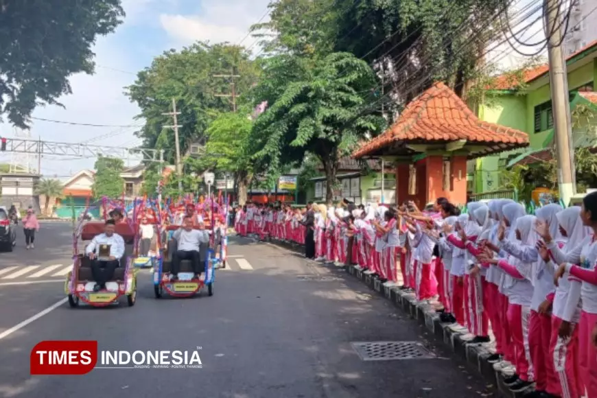 Raih Sertifikat Menuju Kabupaten Bersih, Pemkab Gresik Rayakan dengan Kirab Adipura