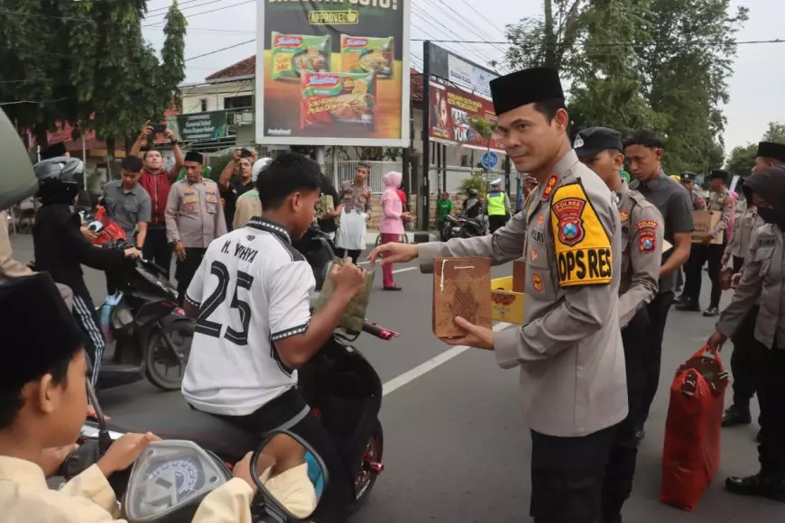 Ramadan Kondusif Jadi Prioritas, Polres Probolinggo Kota Bagikan 400 Paket Takjil