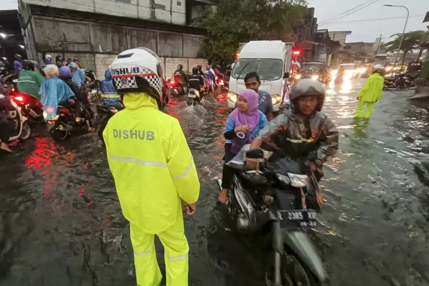 Pemkot Surabaya Prioritaskan Penanganan Banjir di Jalan Tanjungsari