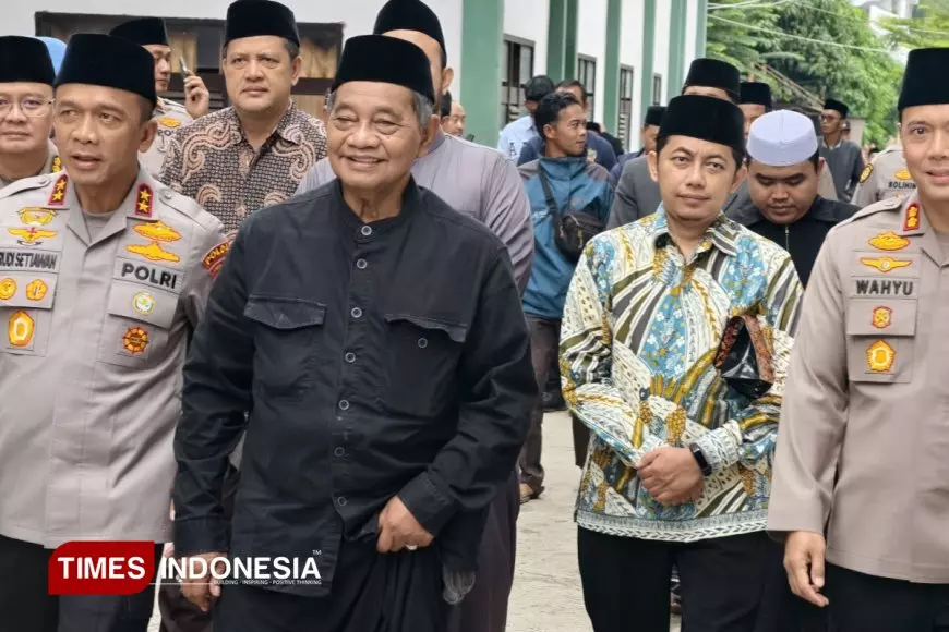 Sejukkan Suasana Ramadan, Kapolda Jabar Sambangi Ponpes Cipasung Singaparna