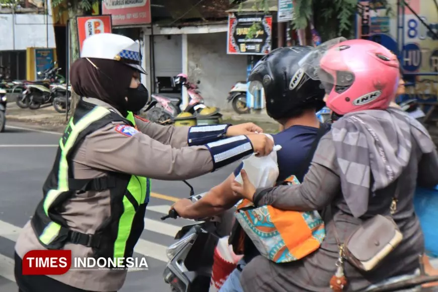 Selama Ramadan, Polres Malang Bagikan Ratusan Paket Takjil Setiap Hari