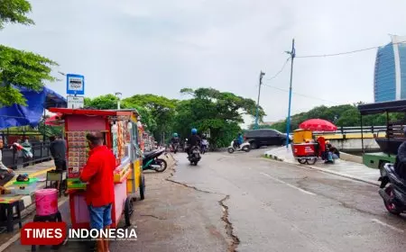 Merasakan Ngabuburit Gratis di Bantaran Kali Sunter Jakarta Utara