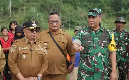Tim Wasev Mabesad Tinjau Pelaksanaan TMMD ke-127 Kodim 0808 Blitar di Desa Krisik