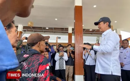 Mudahkan Akses BBM, Menteri KKP Janji Bangun SPBN di KNMP Lateng Banyuwangi
