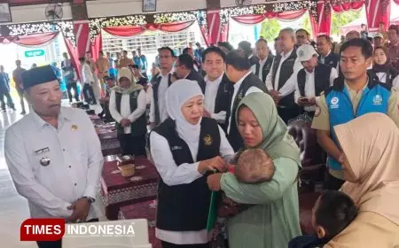 Bupati Sampang Dampingi Gubernur Jatim Salurkan Sapa Bansos 2026
