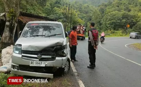 Batu Tebing Jatuh Timpa Mobil di Jalur Pacitan–Ponorogo, Tak Ada Korban Jiwa