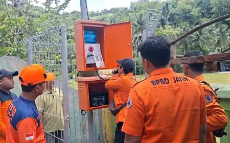 Tingkatkan Kesiapsiagaan Cuaca Ekstrem, Tim BPBD Jatim Cek Kondisi EWS se-Jatim