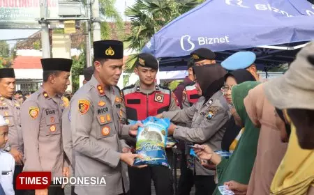Kapolres Probolinggo Kota Ajak 'Ngabuburit' Sambil Tebar Bantuan ke 500 Warga