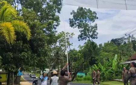 Langgar Aturan, Satpol PP Pangandaran Tertibkan Ratusan Spanduk Iklan di Jalur Wisata